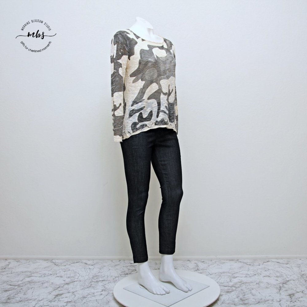 Women's Camo Crew Neck Cut‎ Out Long Sleeve Lightweight Knit Blouse